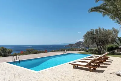 Image de Secluded 8br Villa • Pool • Panoramic Sea View