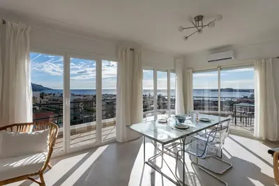 Image de Villa vue mer au calme au centre de Beaulieu