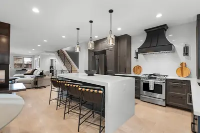 Image de Luxury Home, 0. 7 miles from Mile High! Sleeps 10