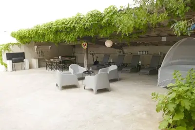 Image de Gîte la Tuilerie – Maison de charme avec terrasse & jacuzzi à Espondeilhan