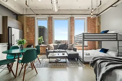 Image de Beautiful Downtown Apt | Pool, Laundry, Parking