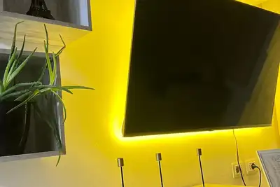 Image de Cozy 2-bedroom apartment in peaceful Tiranë with Ac