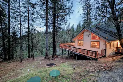 Image de Beautiful 3-bedroom chalet—sleeps 8—just 40 mins from Bear Valley/Lake Alpine
