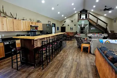 Image de Private 19 Acre Lodge w/fire pit in the Heart of Elk Country. Sleeps 24+