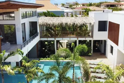 Image de Tropical Villa Royal 857 m2, sea view and 5 min walk to Jan Thiel Beach!