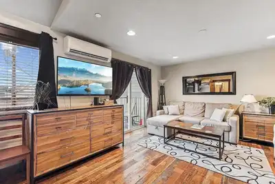 Image de Charming Downtown Whitefish Studio Retreat