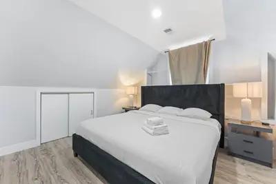 Image de Modern 5br Duplex w/ Easy Nyc Access & Parking