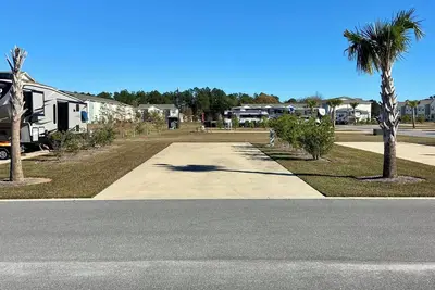 Image de Lot 76-Grand Riviera Rv Lot-Byorv-Bring Your Own Rv. Perfect for Snowbirds, kids