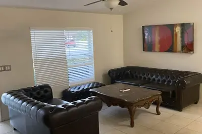 Image de Entire House | 3br | Cozy Villa in Sun n Lake