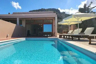 Image de Spacious, Modern Villa in Hersonissos - Private Pool, Sea Views, Close to Beach & Amenities!