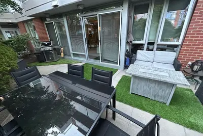 Image de 2 Br/2 bath Downtown | Free Parking | Sleeps 6