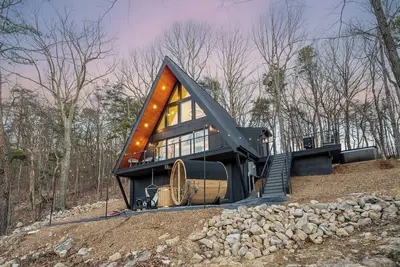 Image de Hot Tub, Cold Plunge, and Sauna | Twilight A-Frame