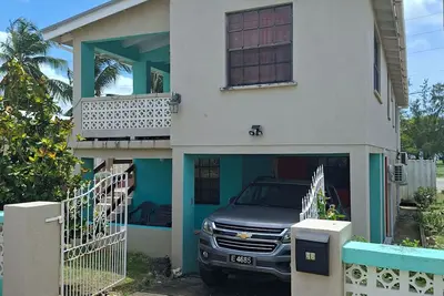 Image de Amazing 2 bedrooms 2 ACs 1 bathroom steps away from Heywoods beach Speightstown.