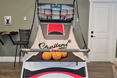 Image de Majestic Moose Lakehouse | Private Lakefront Oasis