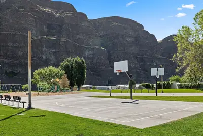 Image de #113-1-bedroom condo in excellent Quincy with Ac-book separate shuttle to Gorge