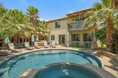 Desert Escape -Walk 2 Coachella!