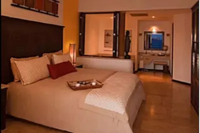 Image de Stunning 2-Bdrm Penthouse Ocean front Cabo's Medano Beach-Available Spring Break