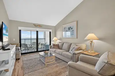 Image de Beautiful Mariner point condo with sweeping views of the bay! incredible value!