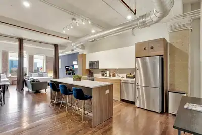 Image de Downtown Dallas - Sleeps 6 People! - Gym - Pool