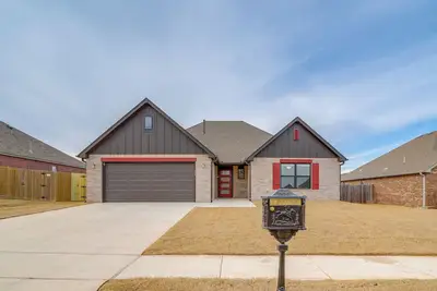 Image de Private Yard & Patio: Brand New Glenpool Getaway!