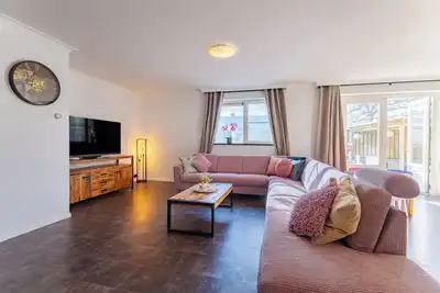 Image de Maison paisible avec jardin clôturé