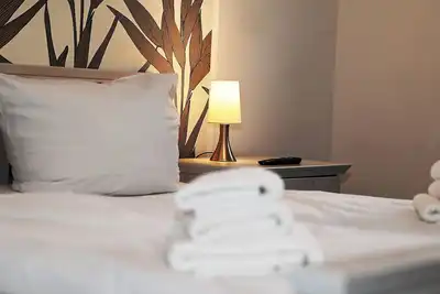 Image de Waves, mudflats and us