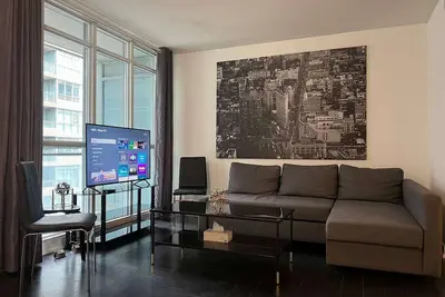 Image de RivetStays | The Parade Presidential Suite – 2 Bedroom + Den Condo