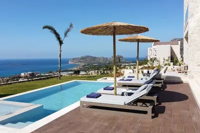 Image de Sea-View 3br Retreat • Heated Pool & Sunset