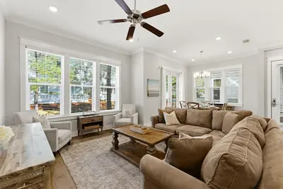 Image de Prominence 30Ashack - Pet Friendly, Pools, The Big Chill, Free Bikes & More!