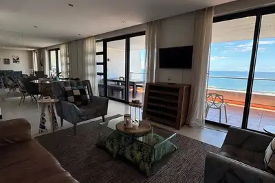Image de Accommodation Front - Marvellous 6 Sleeper Across Ushaka Marine World