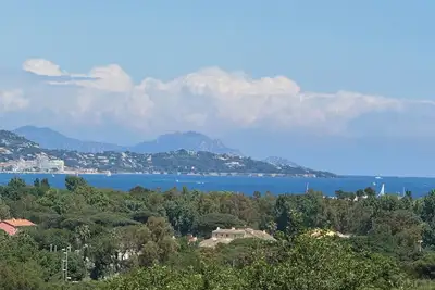 Image de Luxe Villa bij St. Tropez: Zeezicht, Privé Jacuzzi & Free Fatbikes