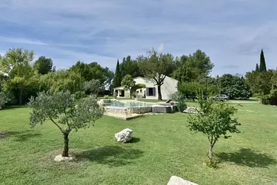 Image de Maison Satine, magnifique maison de vacances authentique pour 6 personnes avec piscine privée en Provence!