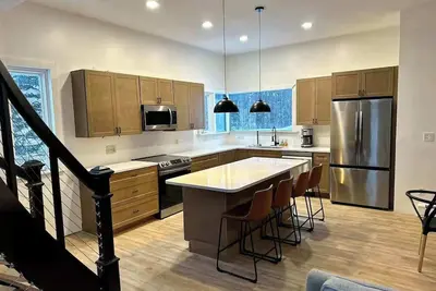 Image de Newly Renovated 3 Bedroom! Walk to Bars and Restaurants