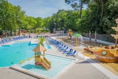 Image de Camping 4 étoiles - Piscine  - ccbbgh0