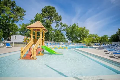 Image de Camping 4 étoiles - Piscine  - ccbbghb