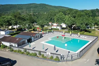 Image de Camping 4 étoiles - Piscine  - ccbeeci