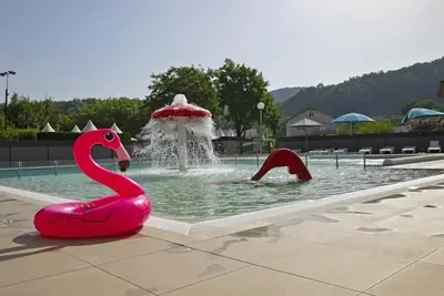 Image de Camping 4 étoiles - Piscine  - ccbeeie