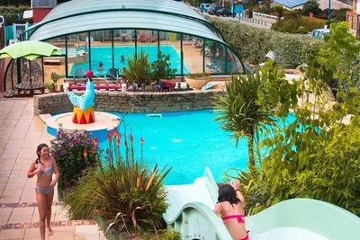 Image de Camping 4 étoiles - Piscine  - ccbegdd