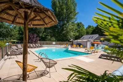 Image de Camping 3 étoiles - Piscine  - ccbecgh