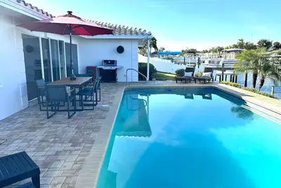 Image de Luxury Modern Villa - Pool & Bbq - Sleeps 12