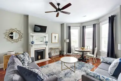 Image de Victorian Upstairs Retreat | Near Forsyth Park