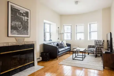 Image de Financial District, close to Quincy Market, Aquarium & Seaport. 5min walk to public transportation.