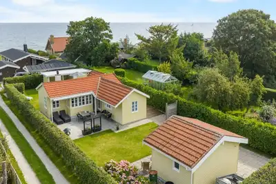 Image de \"Lenya\" - 60m from the sea by Interhome