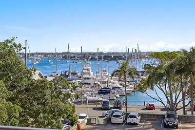 Image de Beachfront Luxury | 3br Newport Apartment | Sea & Marina Views