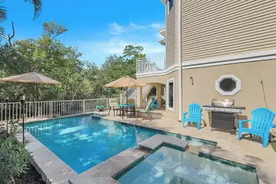 Image de Waterfront Canal Home with Dock Elevator and Short Walk to Beach