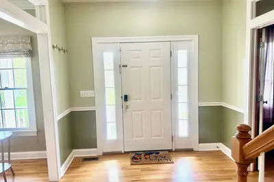 Spacious 6-bedroom house with Ac in Hudson