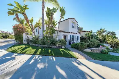 Image de Carlsbad furnished 6 bed, Ac, Pool, Bbq, roses & fruit trees galore 31 day+