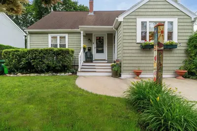 Image de Charming 1-bedroom well located Garden Apartment in Historic West Medford