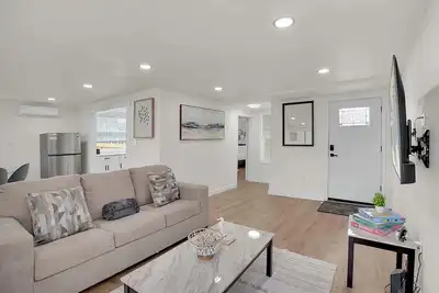 Image de Boardwalk Bungalow 1  For 6