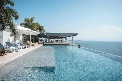 Image de Bantay 8i | Luxury Beachfront 4br w/ Views & Pools